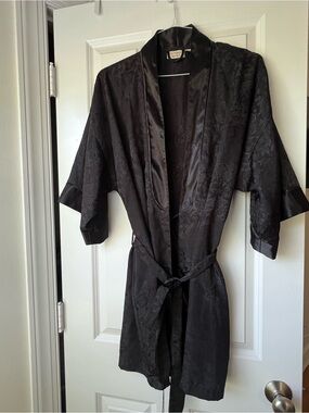 Vintage Victoria’s Secret Gold Label Black Kimono Robe
